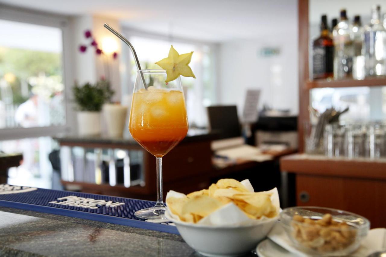 Hotel Alfa Anche In All Inclusive Римини Экстерьер фото