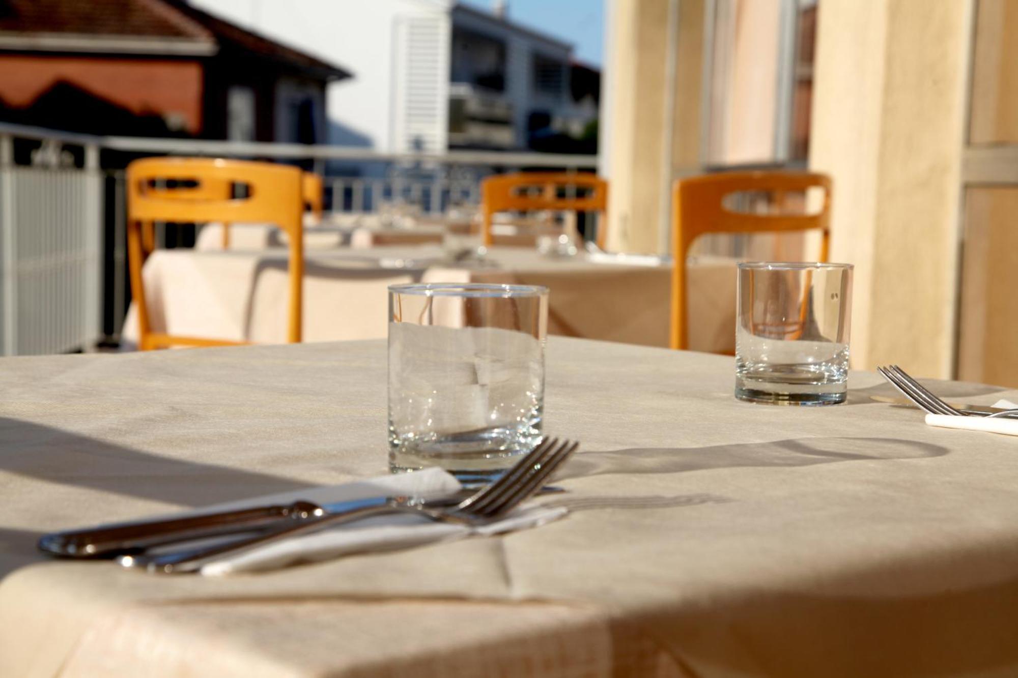 Hotel Alfa Anche In All Inclusive Римини Экстерьер фото
